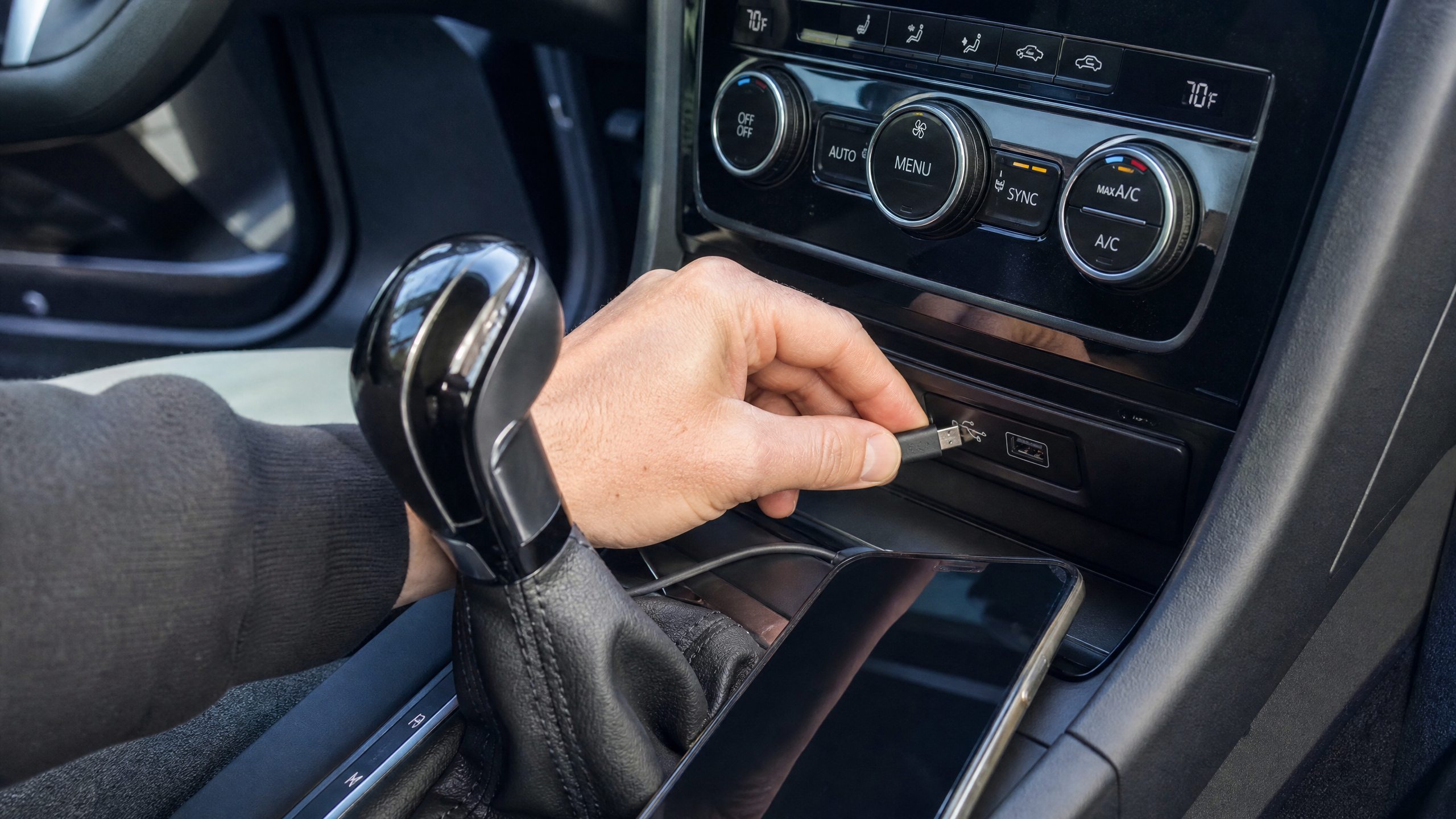 Connecting phone to car USB