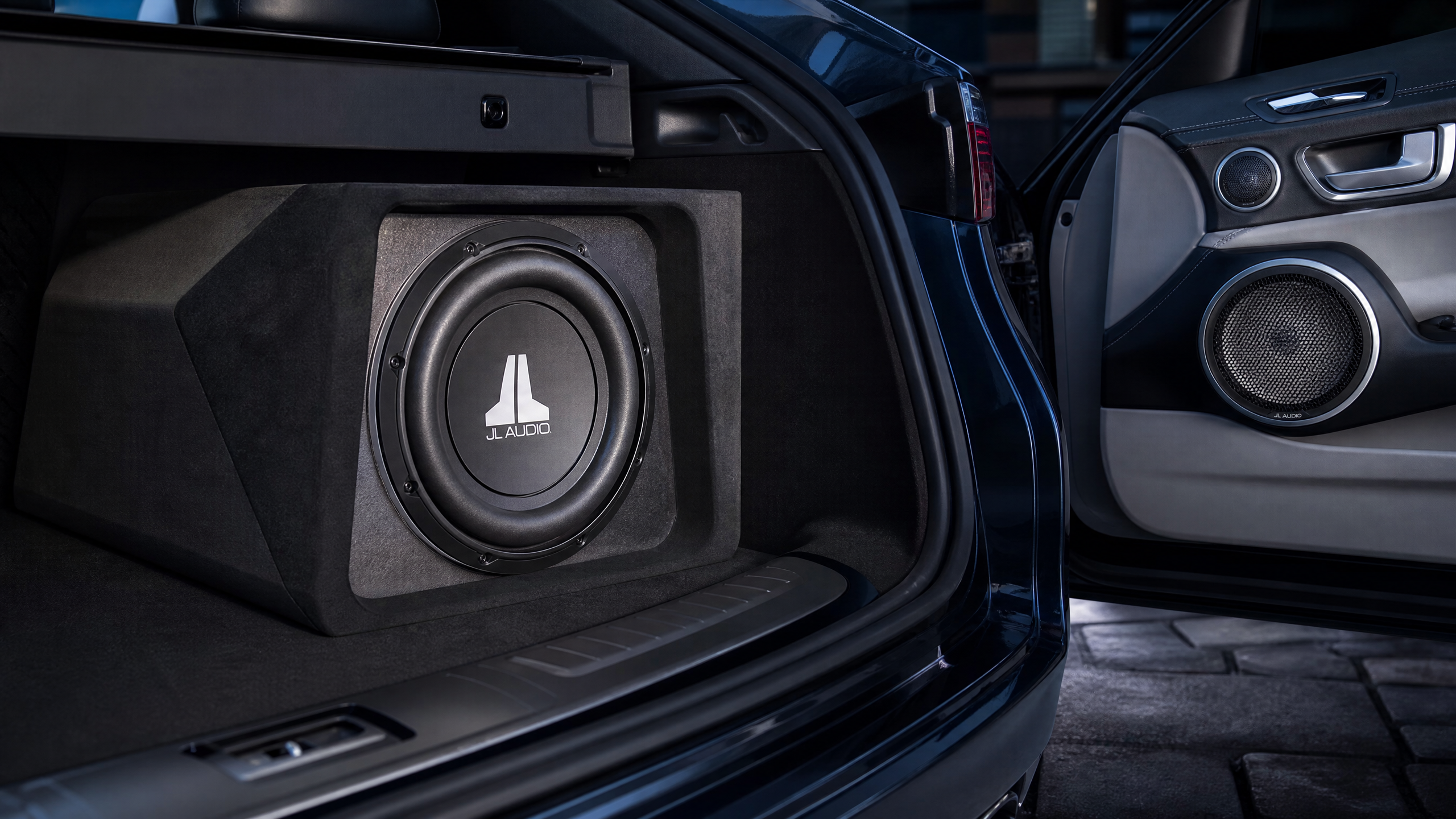 Upgrading Your Car Sound System: Speakers, Subwoofers & Amps Buying Guide